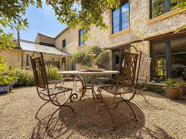 Maison 8 pièces 270 m²