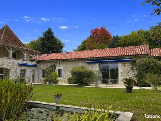 Maison 8 pièces 270 m²