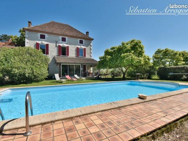 Maison 8 pièces 270 m²