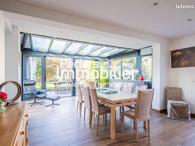 Maison 8 pièces 270 m²
