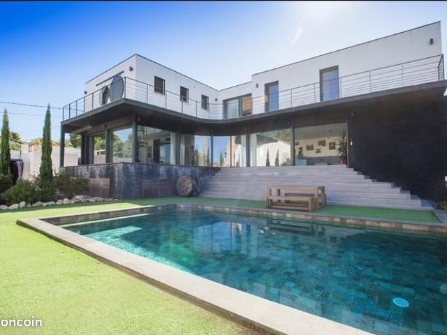 Maison 8 pièces 270 m²