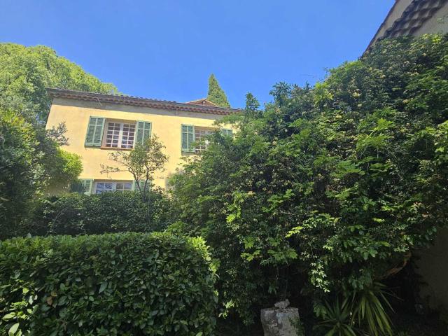 Maison 8 pièces 270 m²
