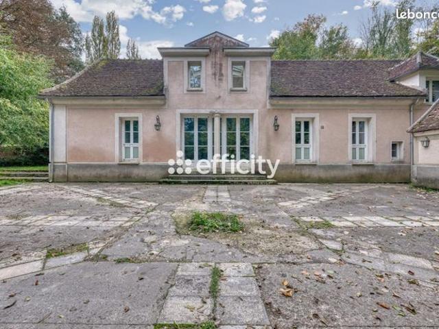 Maison 8 pièces 270 m²