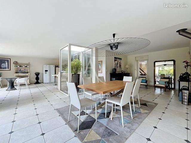 Maison 8 pièces 270 m²