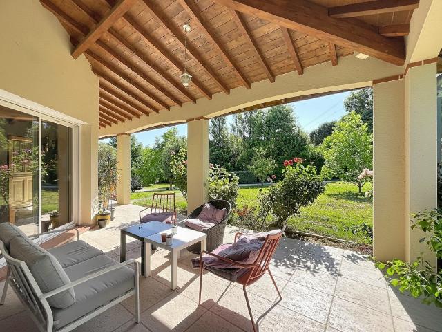 Maison 8 pièces 270 m²