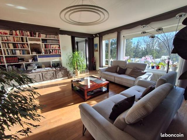 Maison 8 pièces 270 m²