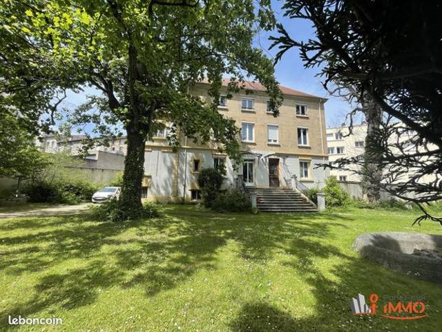 Maison 8 pièces 270 m²