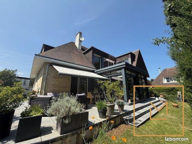 Maison 8 pièces 270 m²