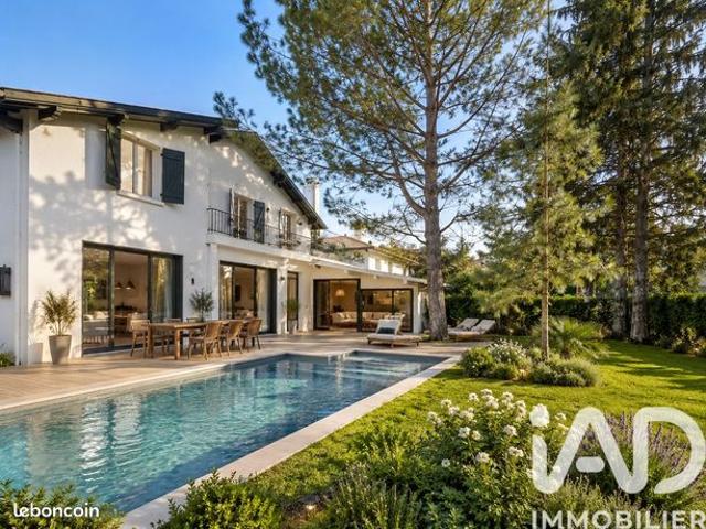 Maison 8 pièces 270 m²