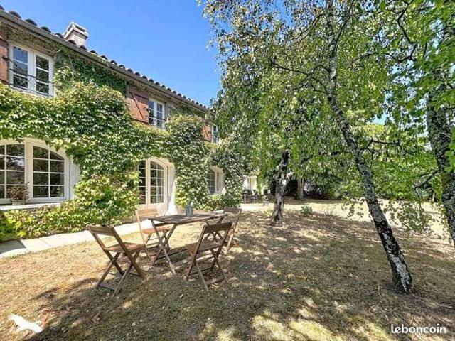 Maison 8 pièces 270 m²