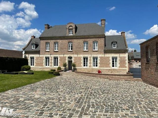 Maison 8 pièces 270 m²