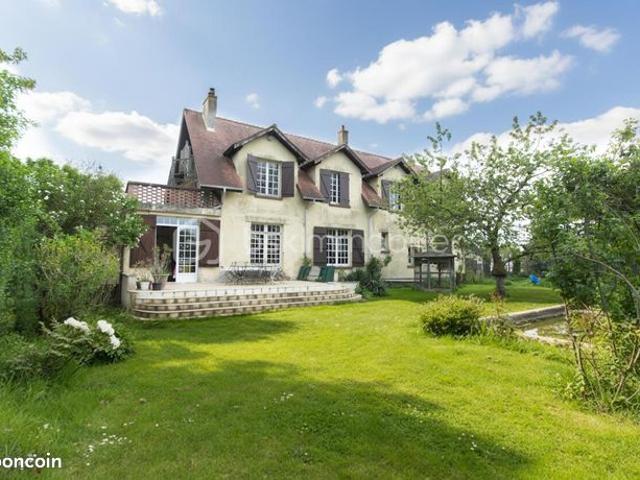 Maison 8 pièces 270 m²