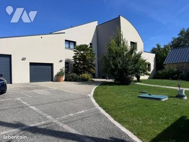 Maison 8 pièces 270 m²
