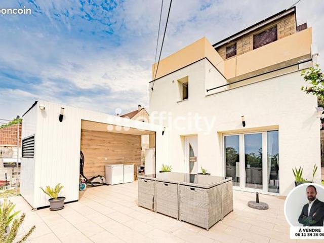 Maison 8 pièces 270 m²