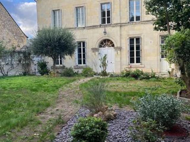 Maison 8 pièces 270 m²