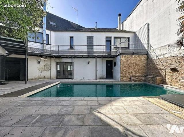 Maison 8 pièces 271 m²