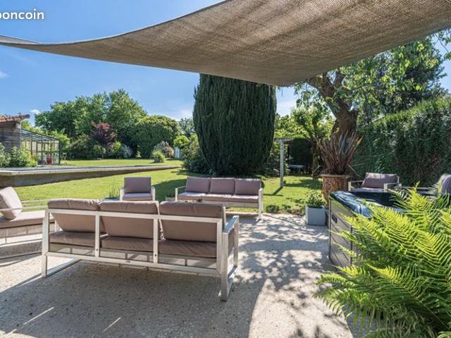 Maison 8 pièces 271 m²