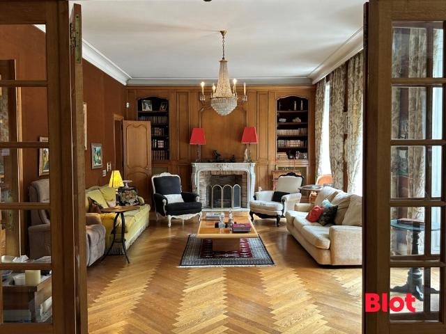 Maison 8 pièces 271 m²