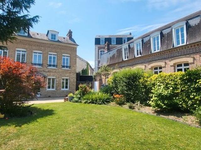 Maison 8 pièces 272 m²