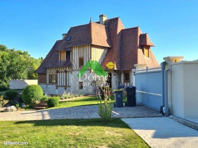 Maison 8 pièces 272 m²