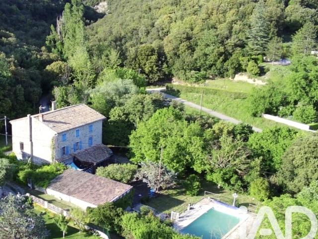 Maison 8 pièces 272 m²