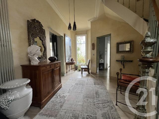 Maison 8 pièces 272 m²