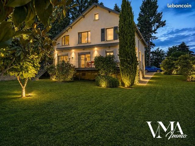 Maison 8 pièces 272 m²