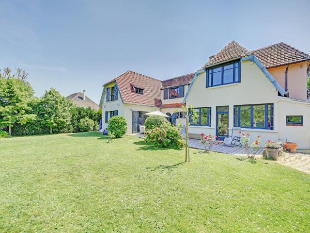 Maison 8 pièces 272 m²