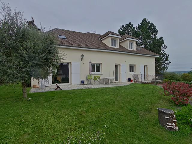 Maison 8 pièces 272 m²