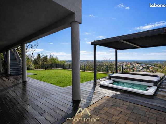 Maison 8 pièces 272 m²