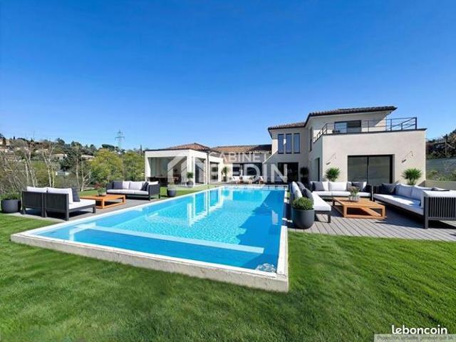 Maison 8 pièces 276 m²