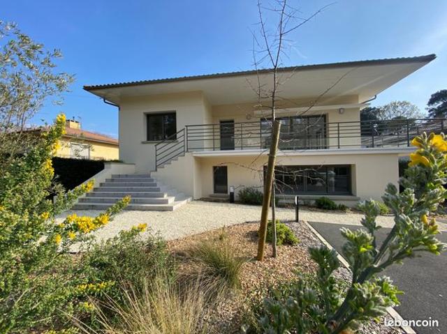 Maison 8 pièces 273 m²