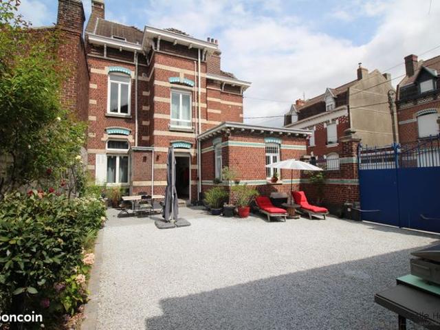 Maison 8 pièces 273 m²