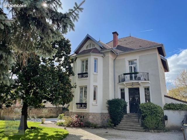 Maison 8 pièces 273 m²