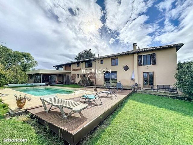 Maison 8 pièces 273 m²