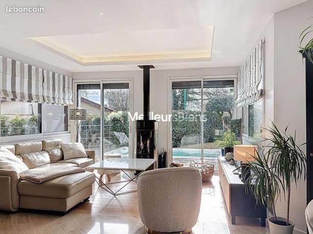 Maison 8 pièces 273 m²