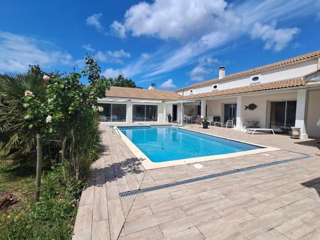 Maison 8 pièces 273 m²