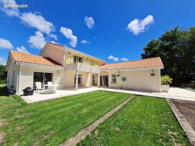 Maison 8 pièces 284 m²