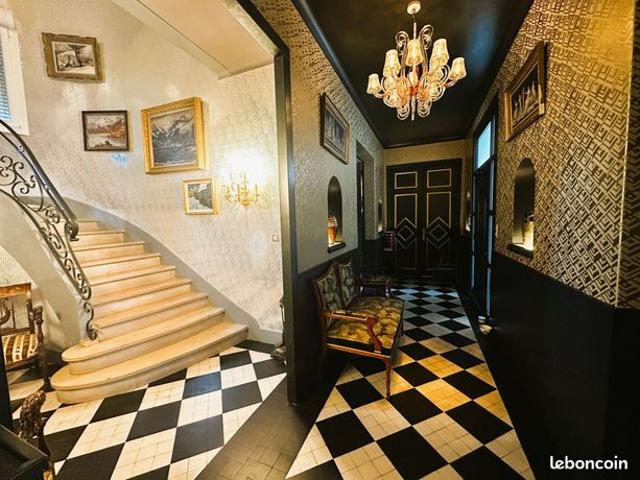 Maison 8 pièces 284 m²