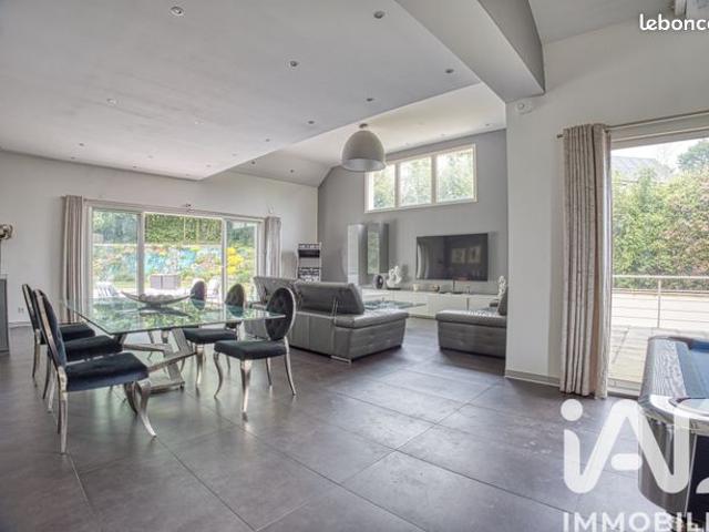 Maison 8 pièces 285 m²