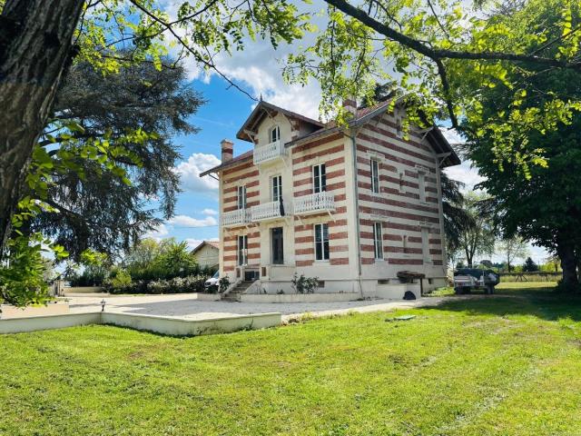 Maison 8 pièces 285 m²