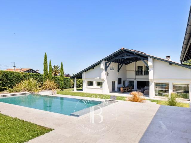 Maison 8 pièces 285 m²