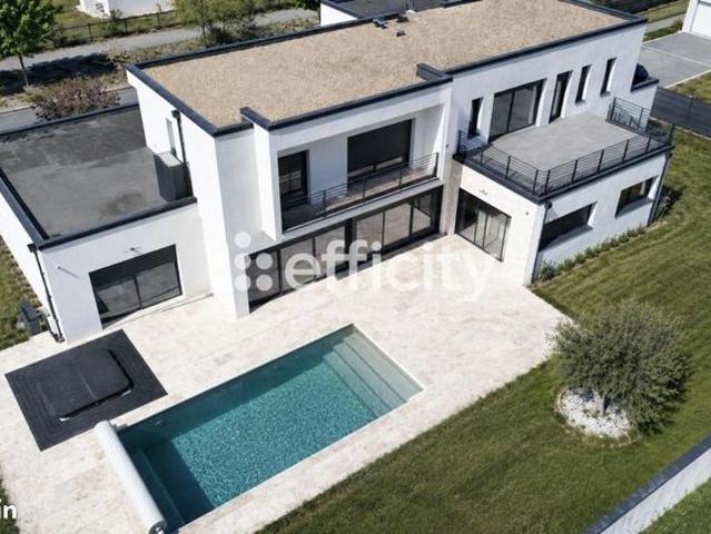 Maison 8 pièces 285 m²