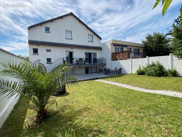 Maison 8 pièces 285 m²