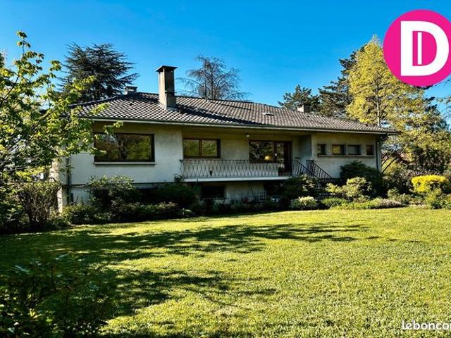 Maison 8 pièces 285 m²