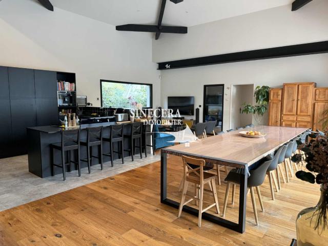 Maison 8 pièces 285 m²
