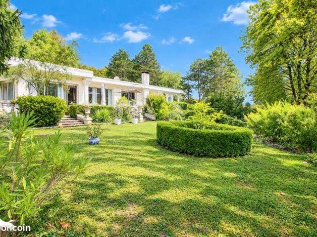 Maison 8 pièces 285 m²