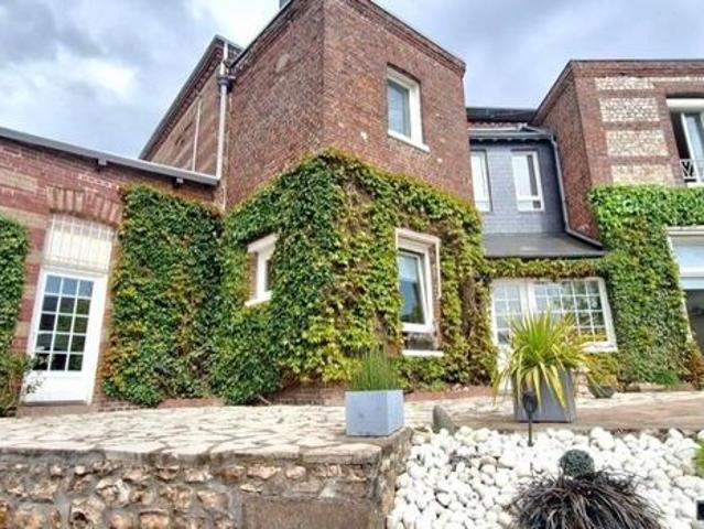 Maison 8 pièces 286 m²
