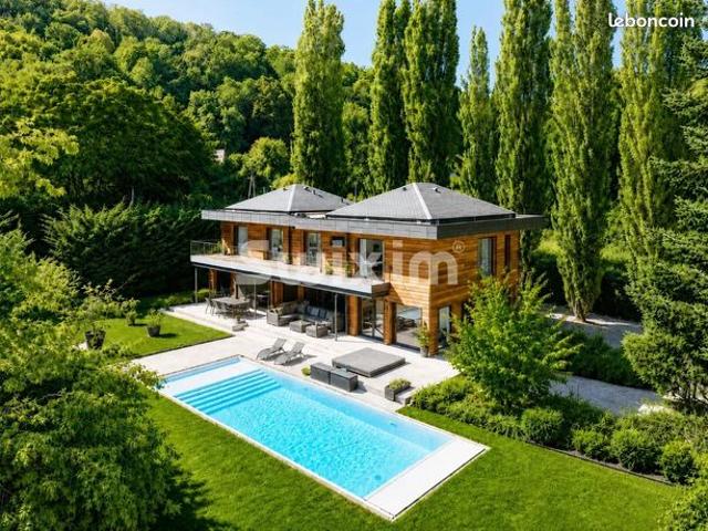 Maison 8 pièces 310 m²