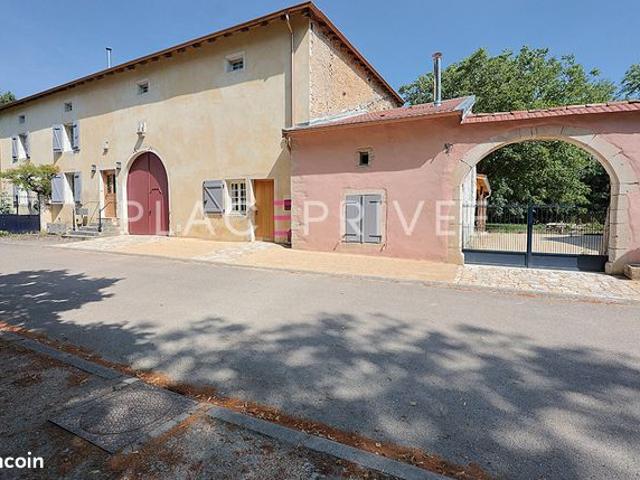 Maison 8 pièces 288 m²